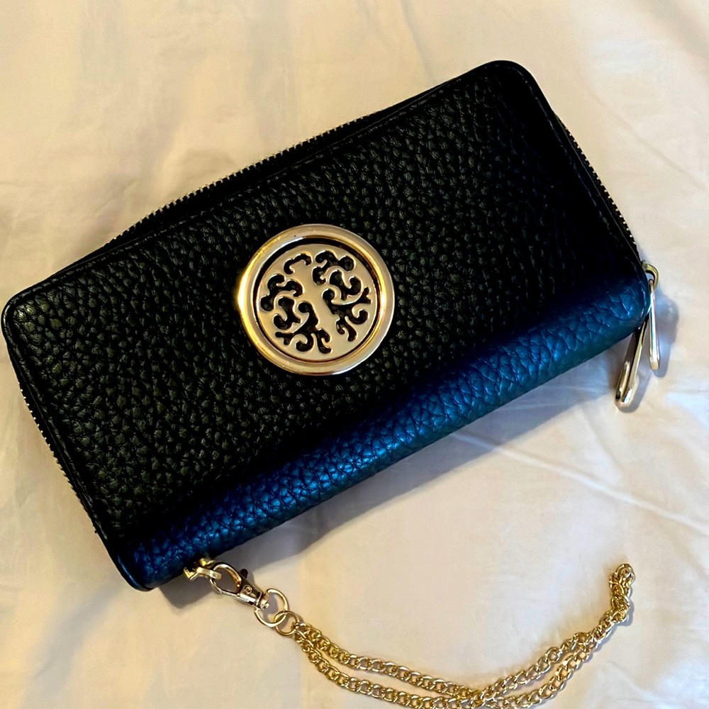 🖤 Gorgeous Black & Gold Wristlet 🖤 Mint condition! 🖤